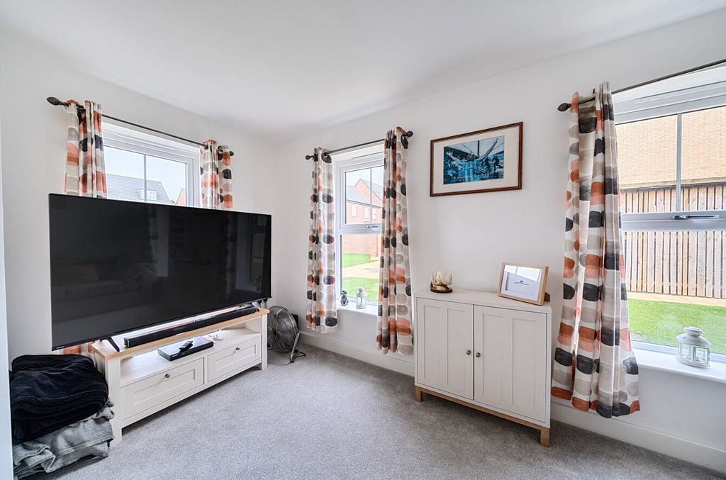 Property photo 2 of 22 1375943-1-690A1Cb...