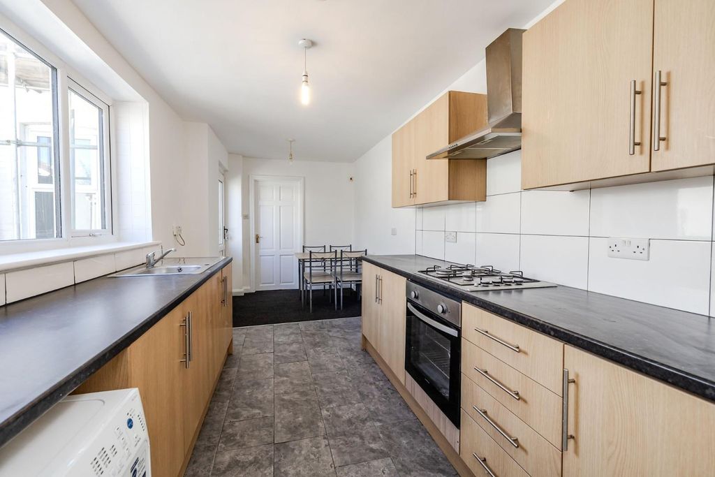 Property photo 2 of 14 Kitchen