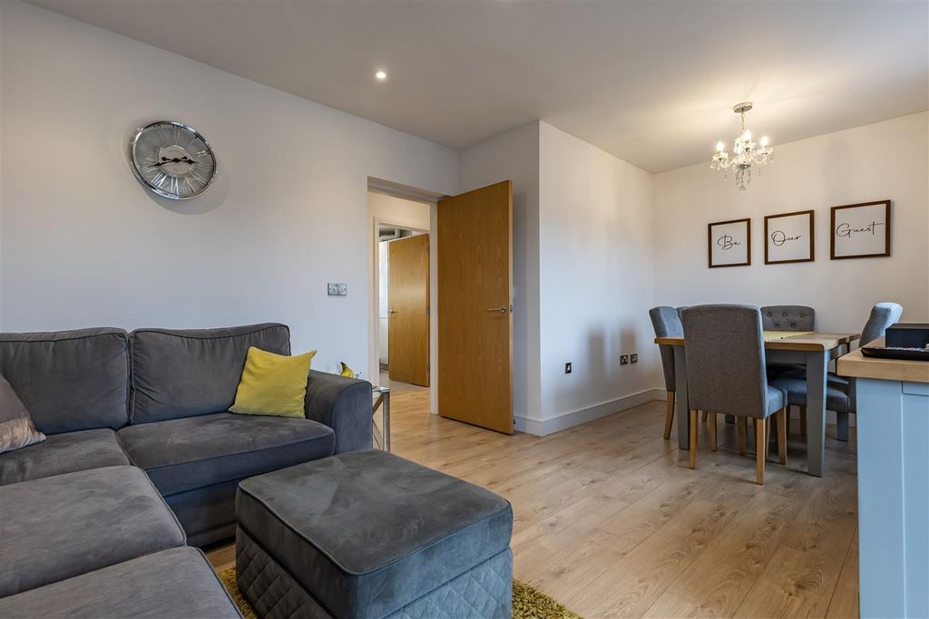 Additional image 4 of 2 bed flat for saleBuckingham Road, Epping CM16