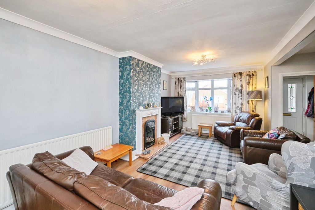 Property photo 3 of 24 18Fordway-18818.Jpg