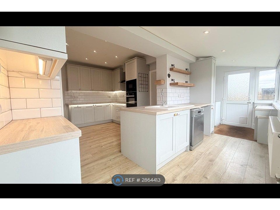 Property photo 3 of 35 Kitchen