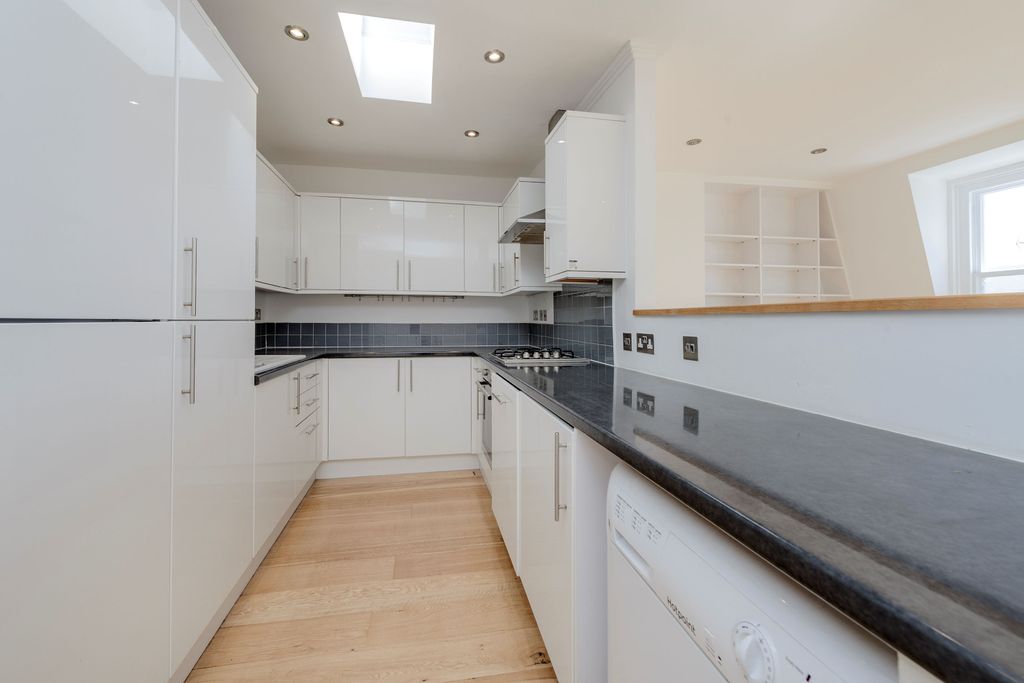 Property photo 3 of 9 5@108 Sinclair Rd-6147.Jpg