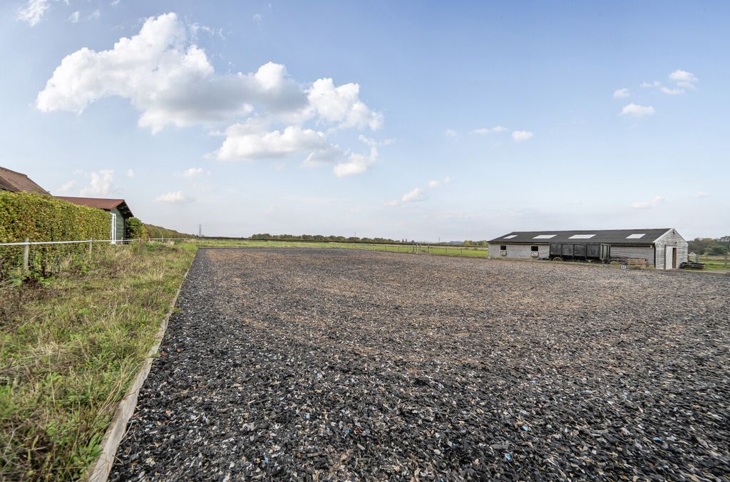 Property photo 3 of 28