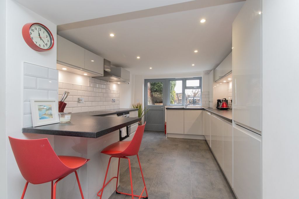 Property photo 3 of 17 Picture 3