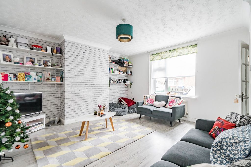 Property photo 3 of 18