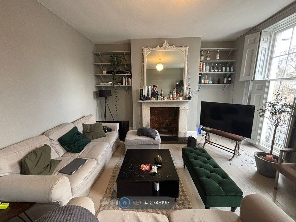 Property photo 2 of 15 First Floor Sitting Room - Huge Light