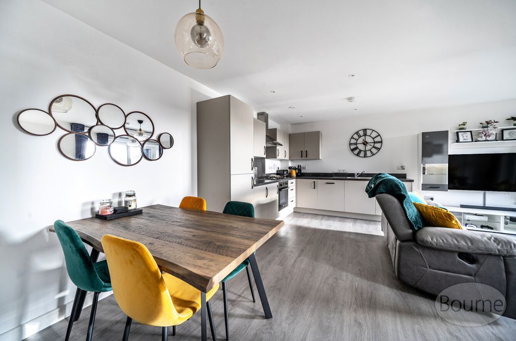 Property photo 3 of 17 561c2F56-280F-477...