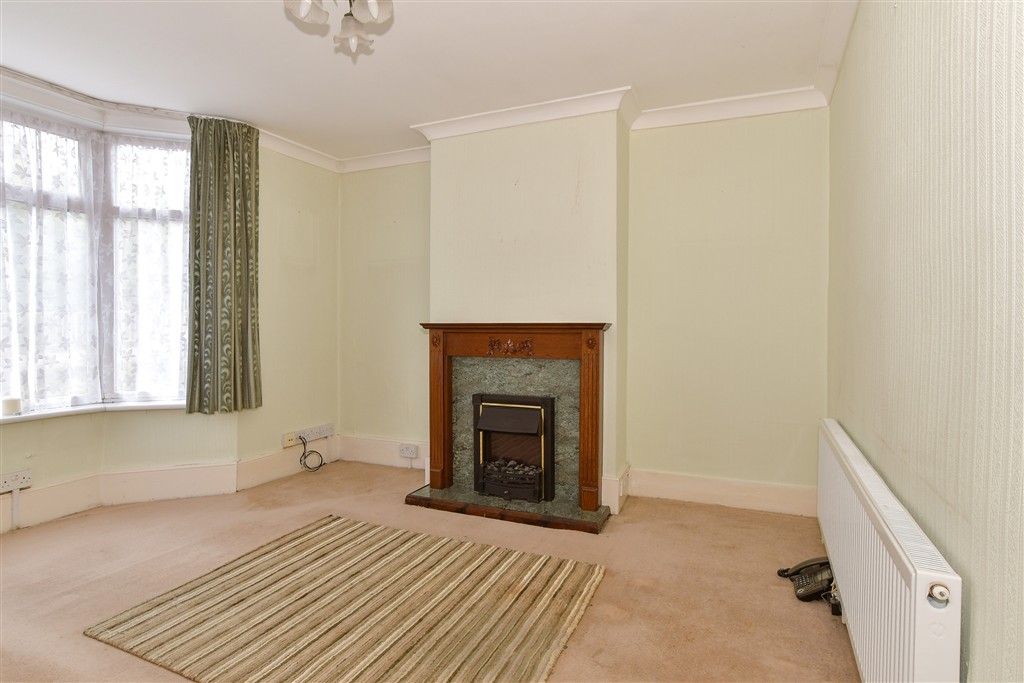 Property photo 3 of 8 Lounge