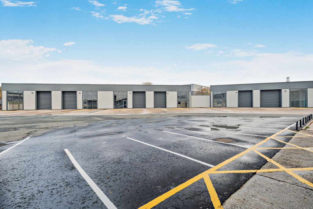 Property photo 2 of 21