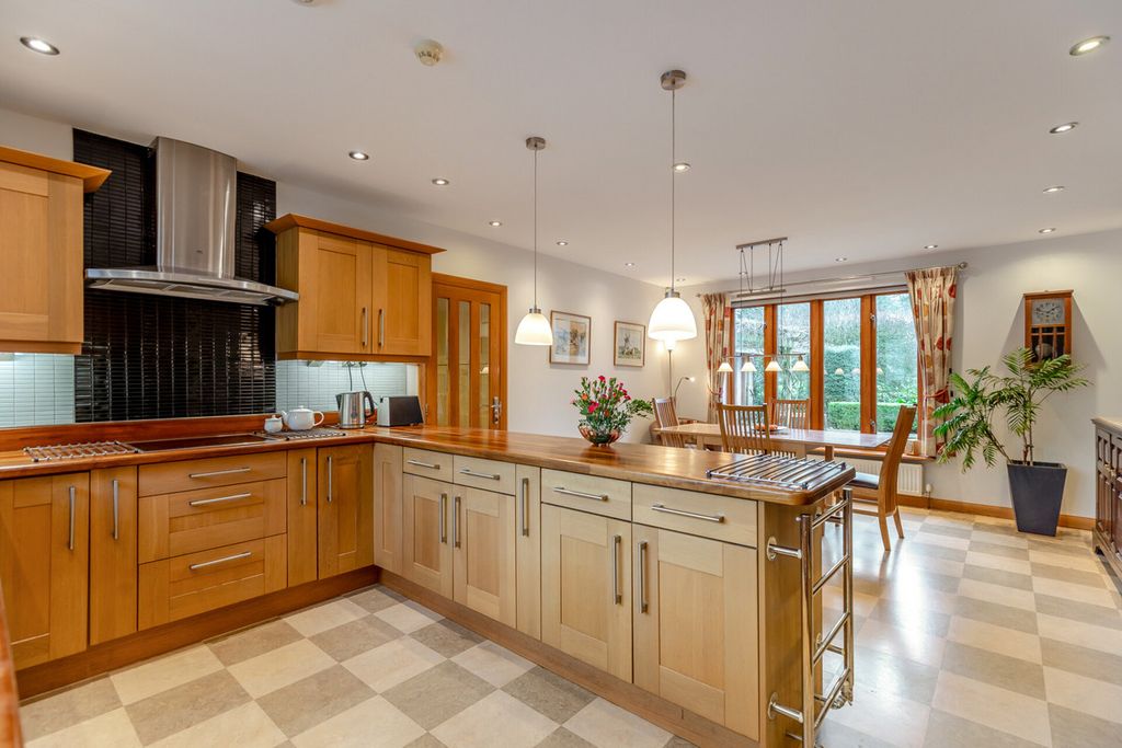 Property photo 2 of 49