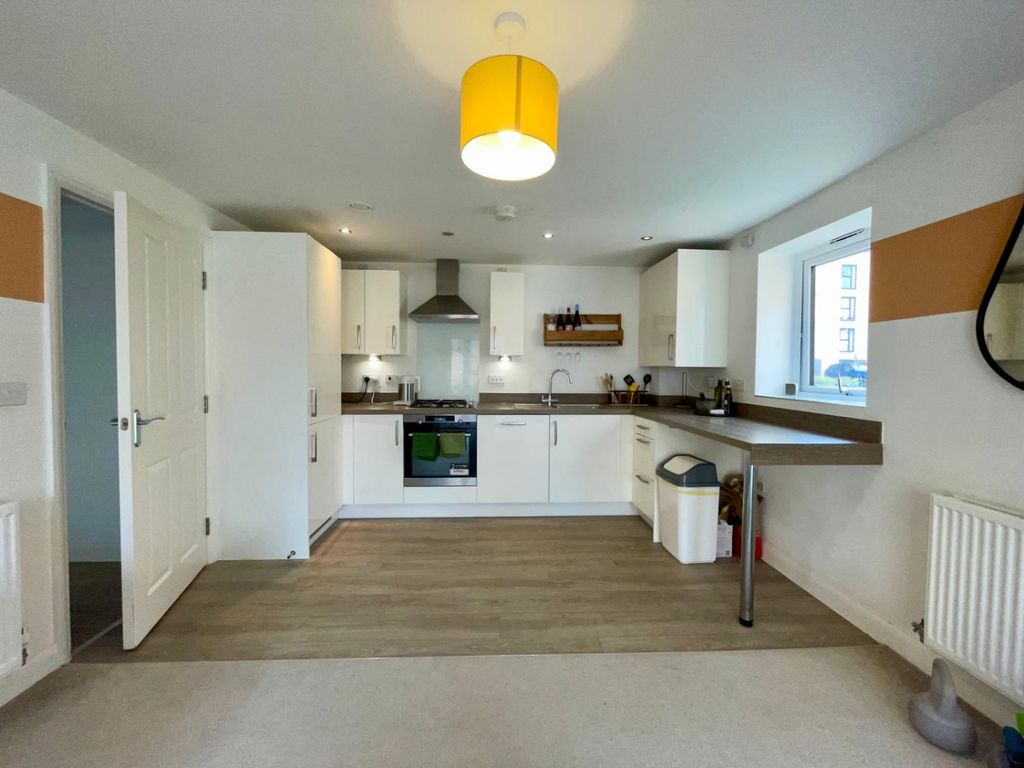 Property photo 3 of 12 Kitchen2