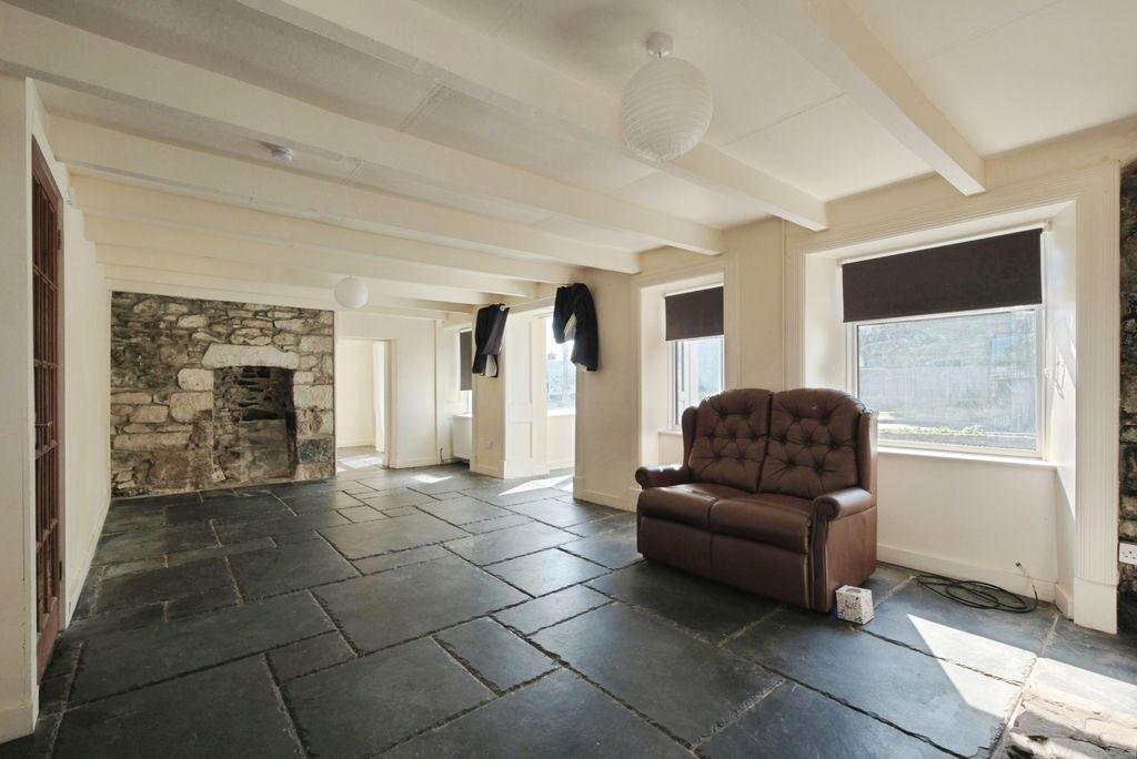 Property photo 2 of 17 Pbox-Img.Jpg