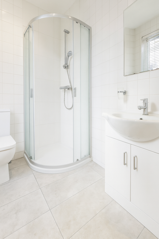 Property photo 2 of 4 Room 5 - Queens Avenue En Suite