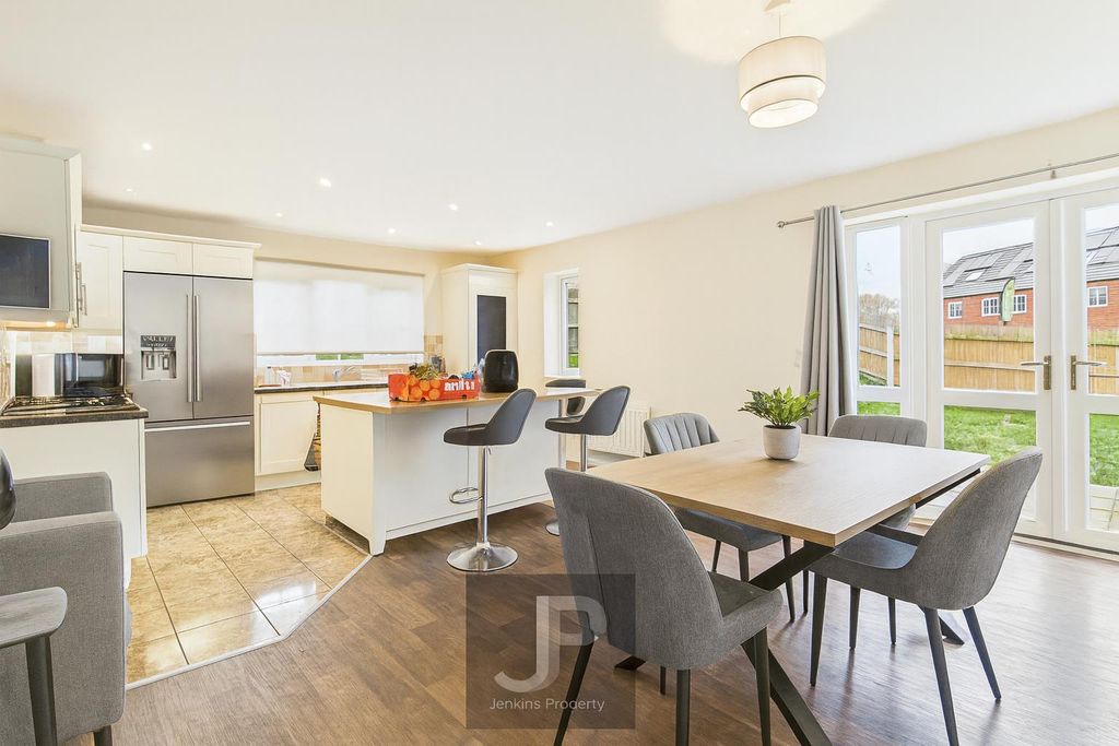 Property photo 2 of 9 Modern Kitchen Dining