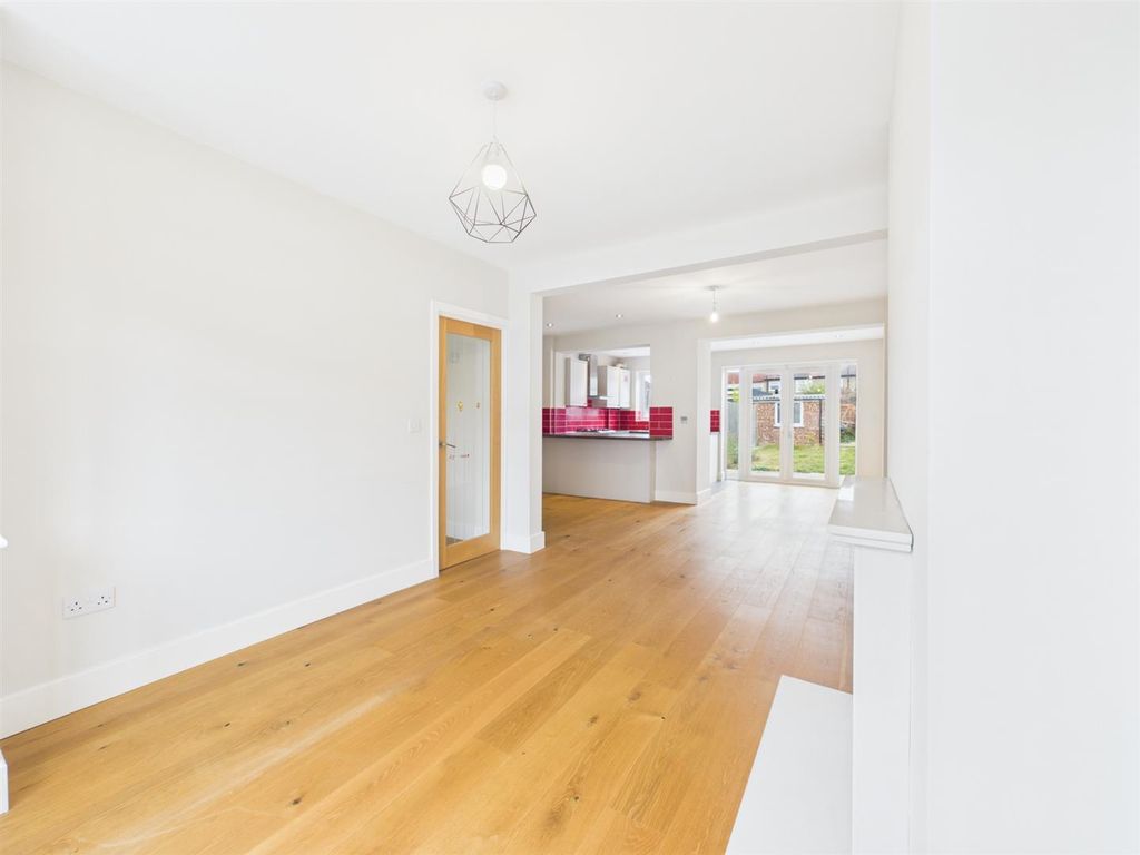 Property photo 3 of 13 Cam05080G0-Pr0475-Still002.Jpg