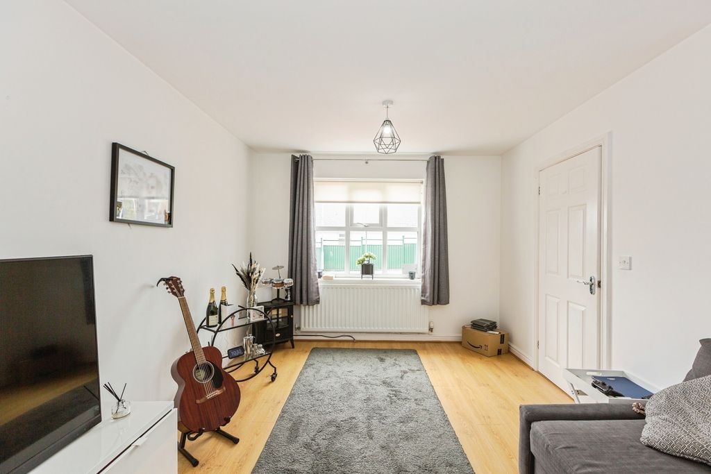 Property photo 2 of 16 Photo