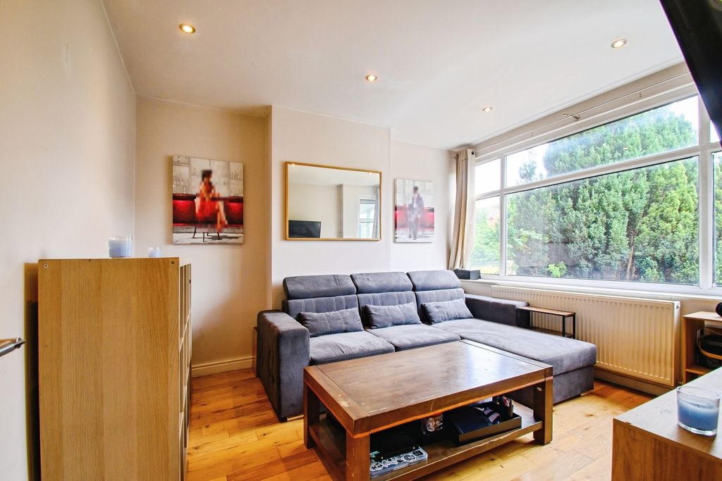 Property photo 2 of 25 Pbox-Img.Jpg