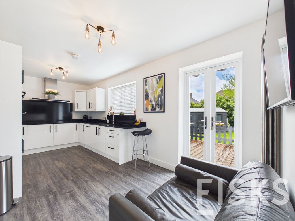 Property photo 2 of 21