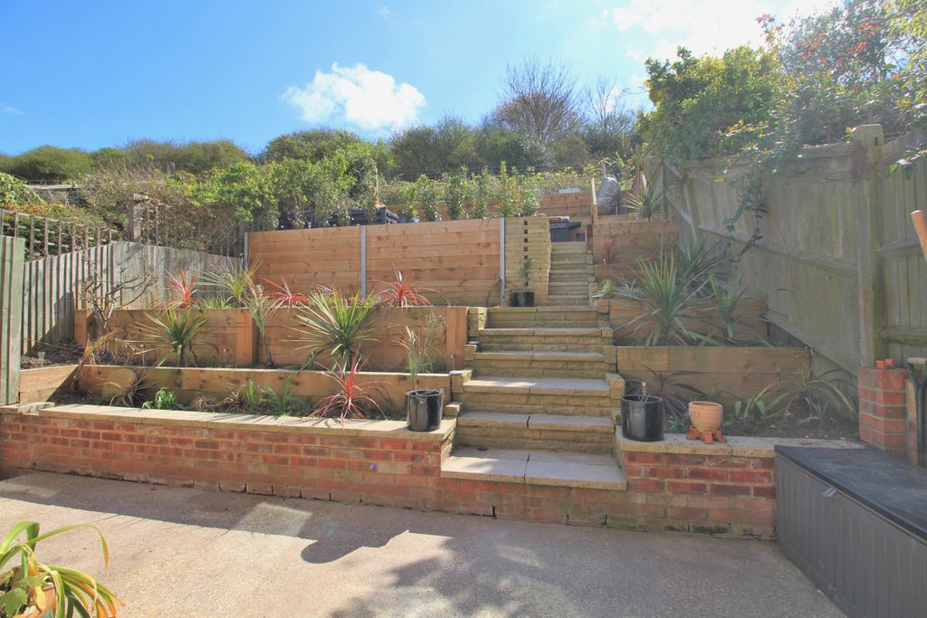 Property photo 2 of 34 36