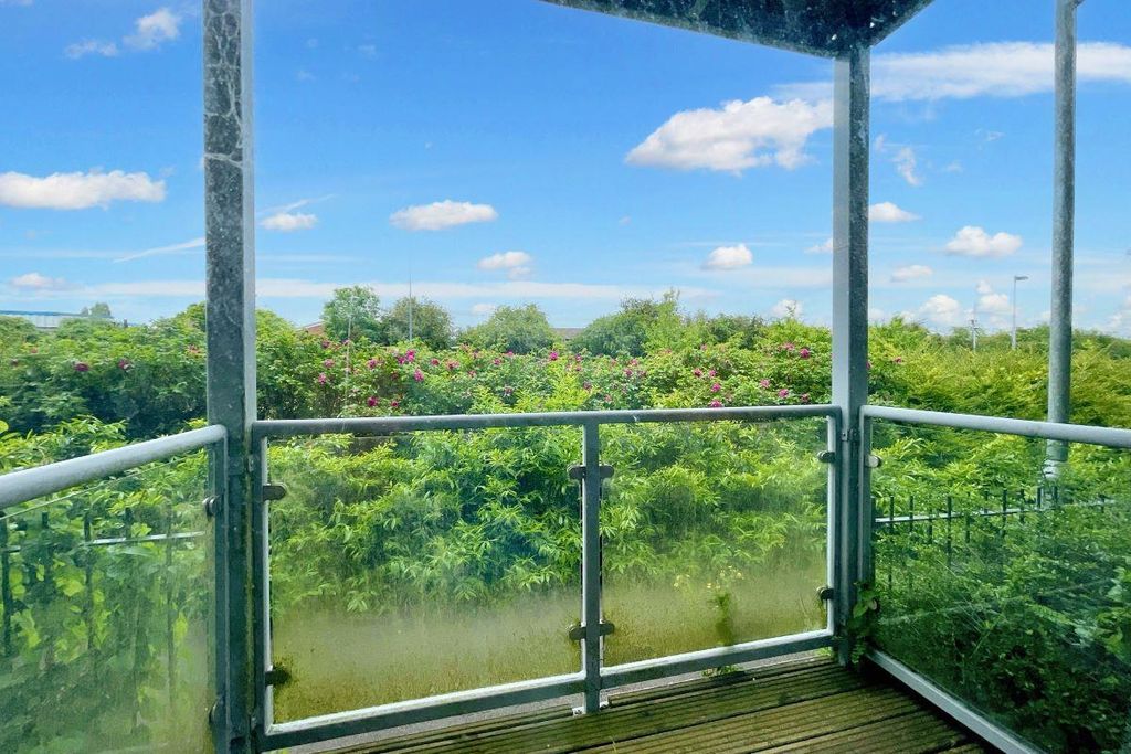 Property photo 3 of 10 Balcony