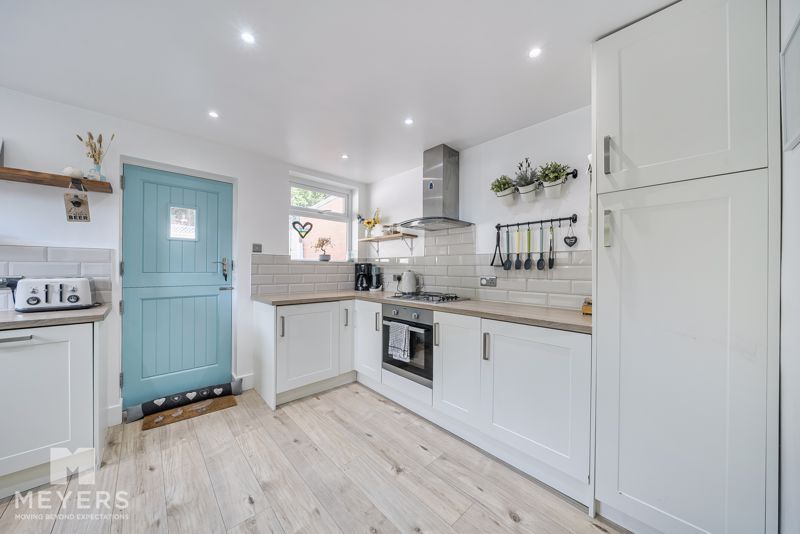 Property photo 3 of 12 Mondern Kitchen