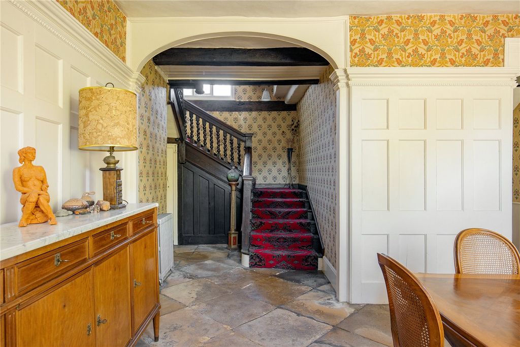 Property photo 3 of 16 Entrance Hall