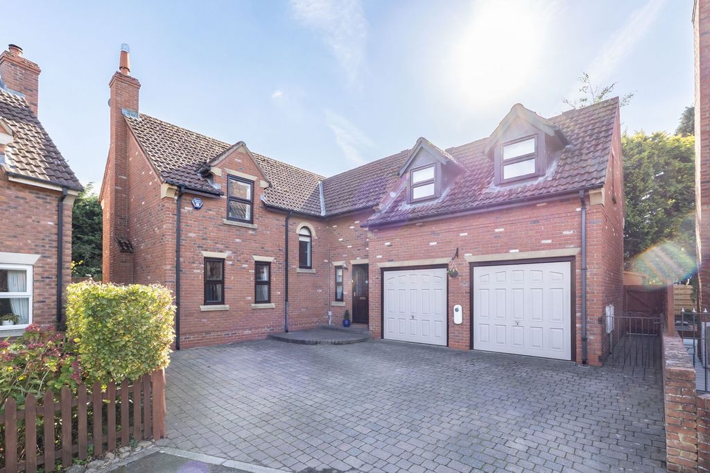 Property photo 1 of 23