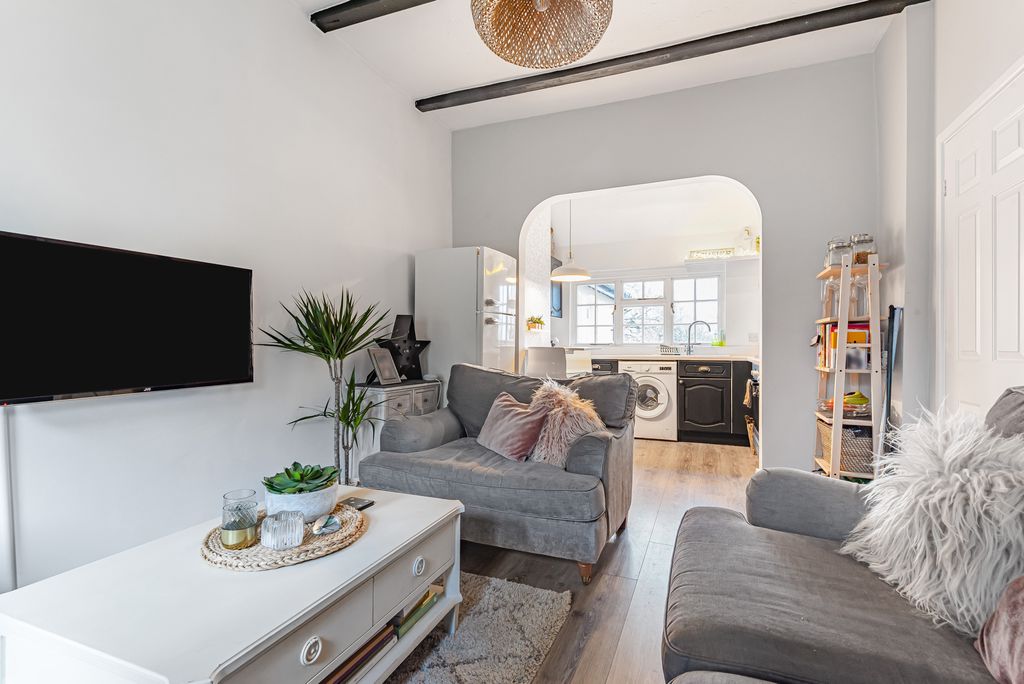 Property photo 3 of 14 Photo 02