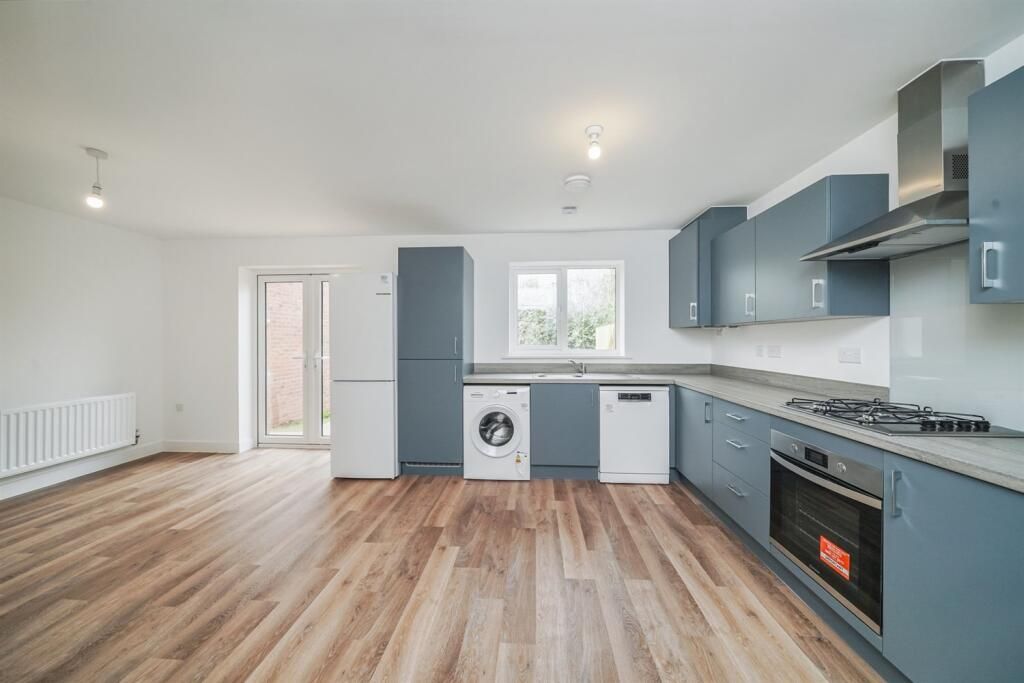 Property photo 2 of 12 211535_43276_Img_01_0000