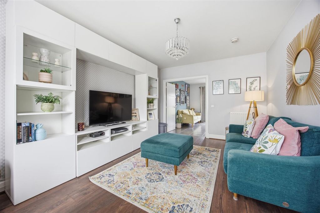 Property photo 3 of 33 10-1_Corn_Mill_Rd_Lenzie_007.Jpg
