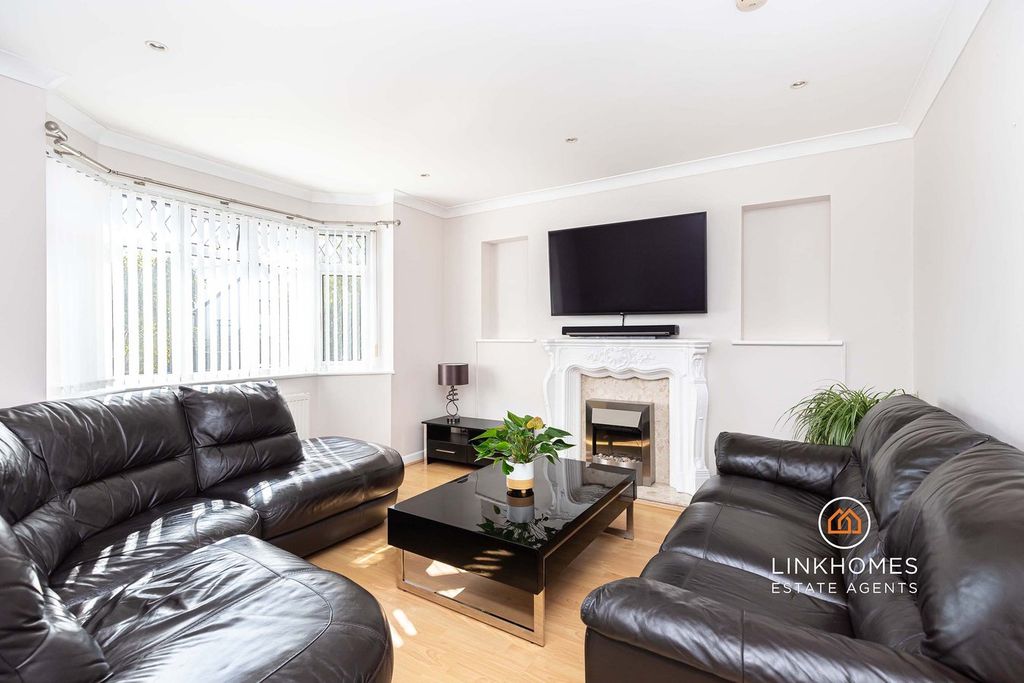 Property photo 3 of 33