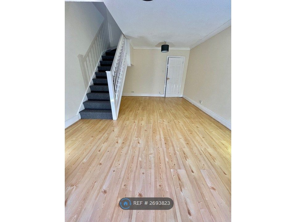 Property photo 2 of 12 Lounge