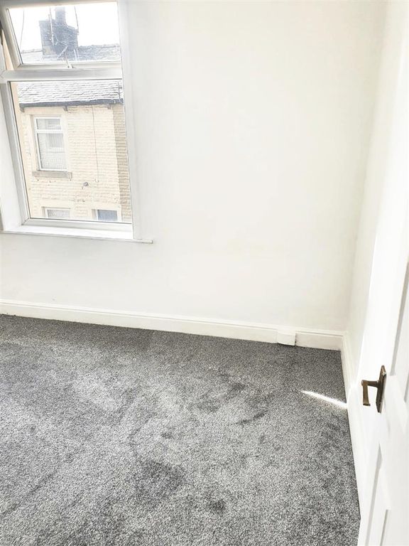 Property photo 2 of 18 3850.Png