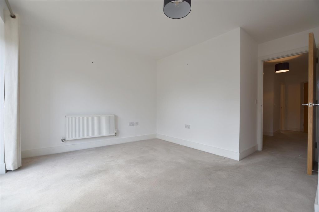 Property photo 3 of 14 Lounge..Jpg