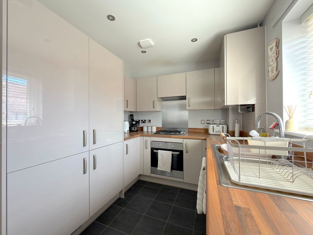 Property photo 3 of 13 Kitchen Area (2)