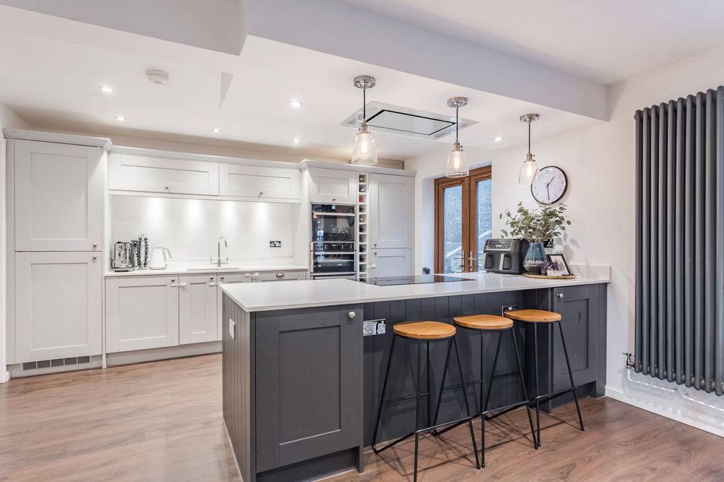 Property photo 3 of 24