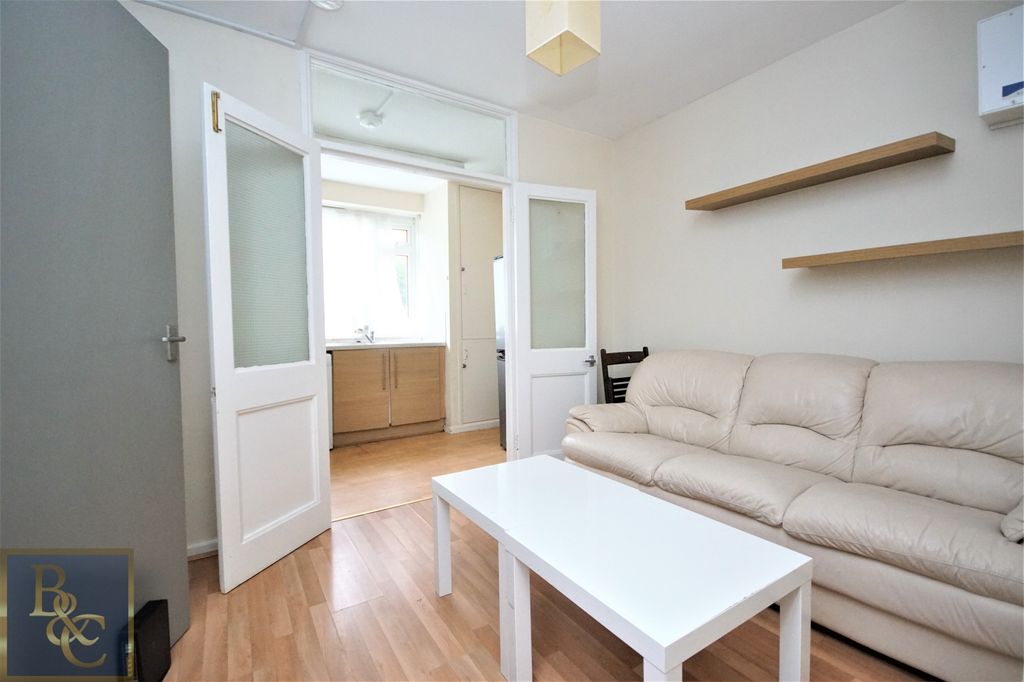Property photo 2 of 11