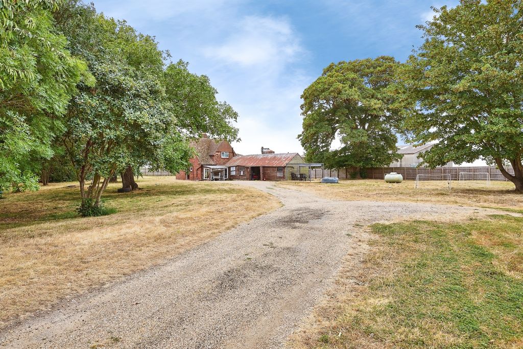 Property photo 2 of 19