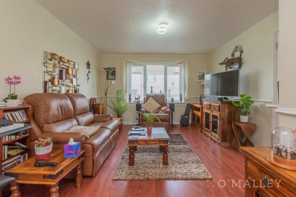 Property photo 2 of 17 7. Living Room 1 - Copy.Jpg