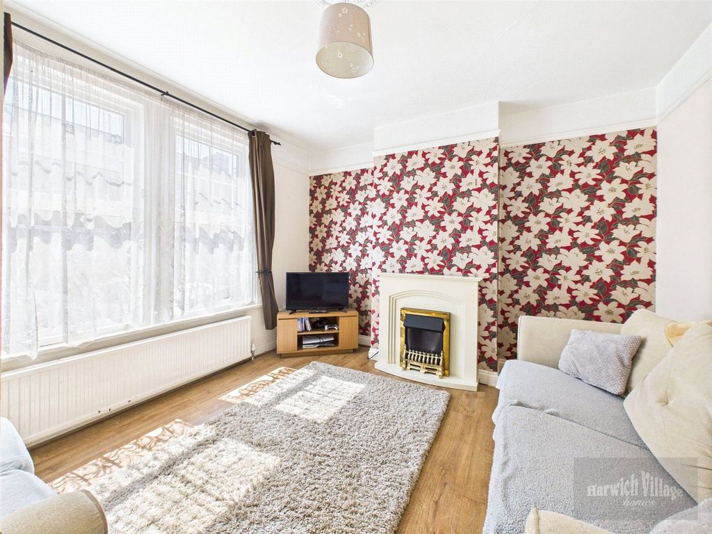 Property photo 2 of 12 Lounge