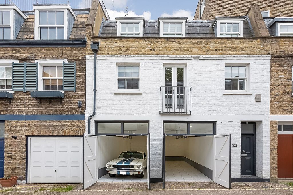 Property photo 1 of 12 External