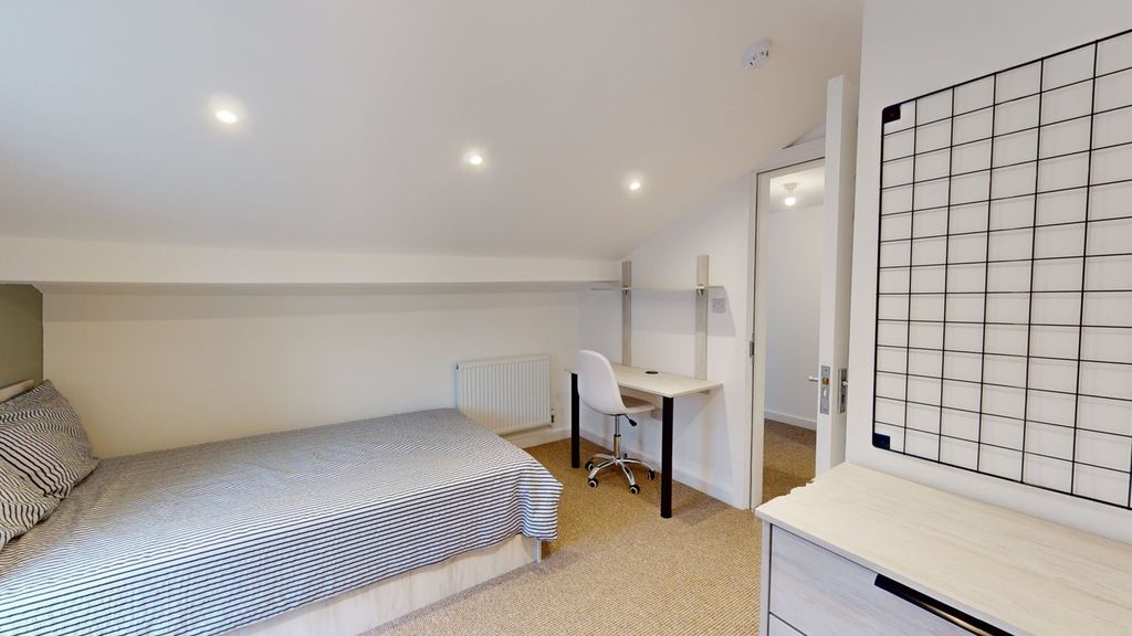 Property photo 3 of 13 A Spacious And Well-Lit Double Bedroom Featuring A...