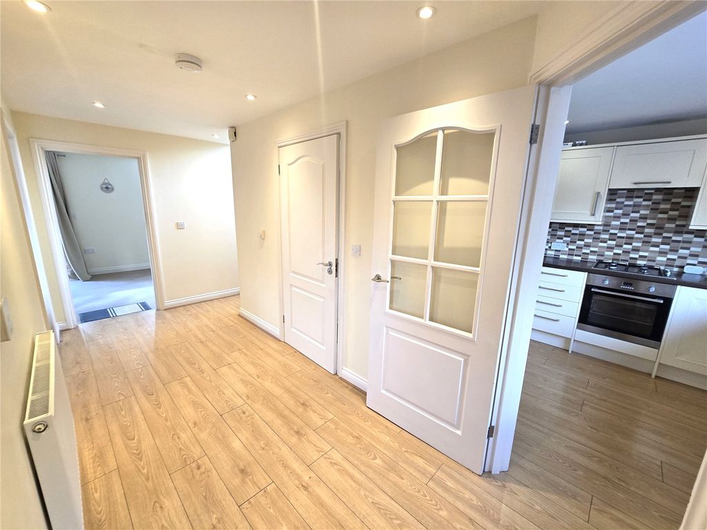 Property photo 3 of 21 Entrance Hall