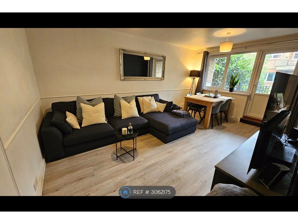 Property photo 1 of 30 Living/Dining Room