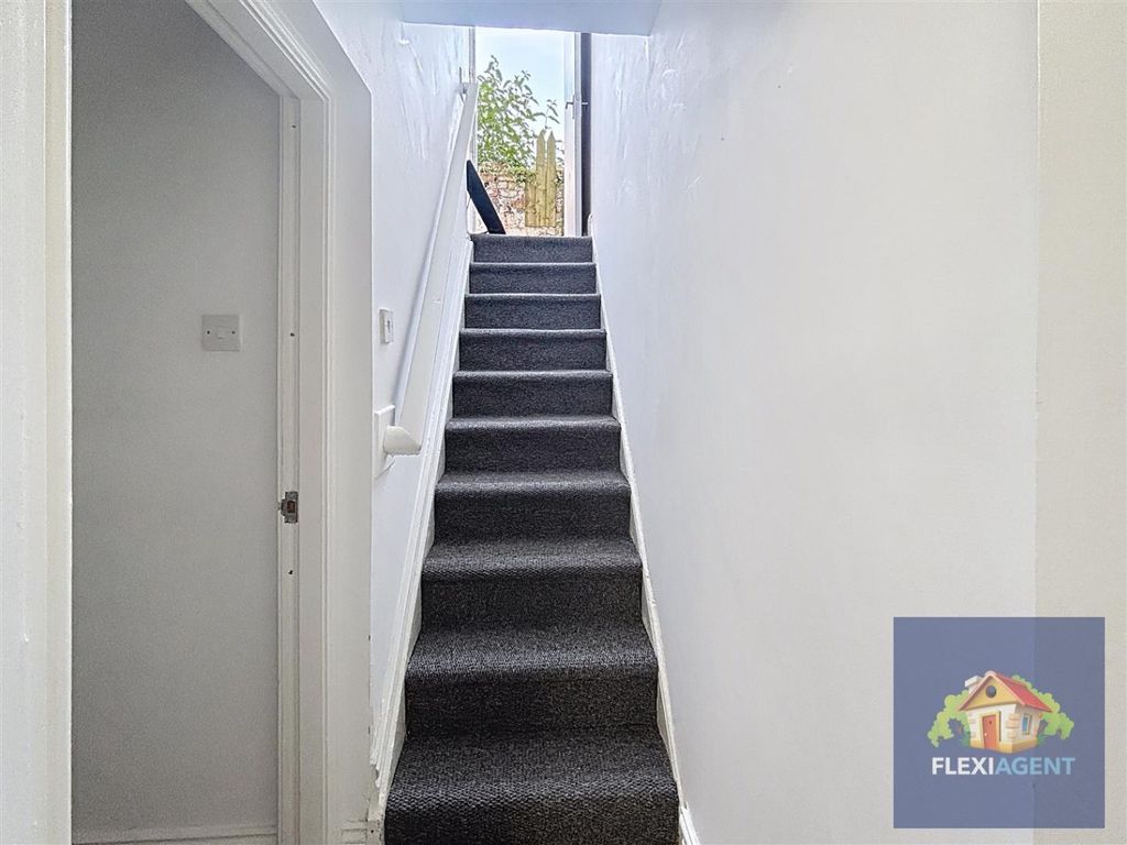 Property photo 2 of 25 4826043