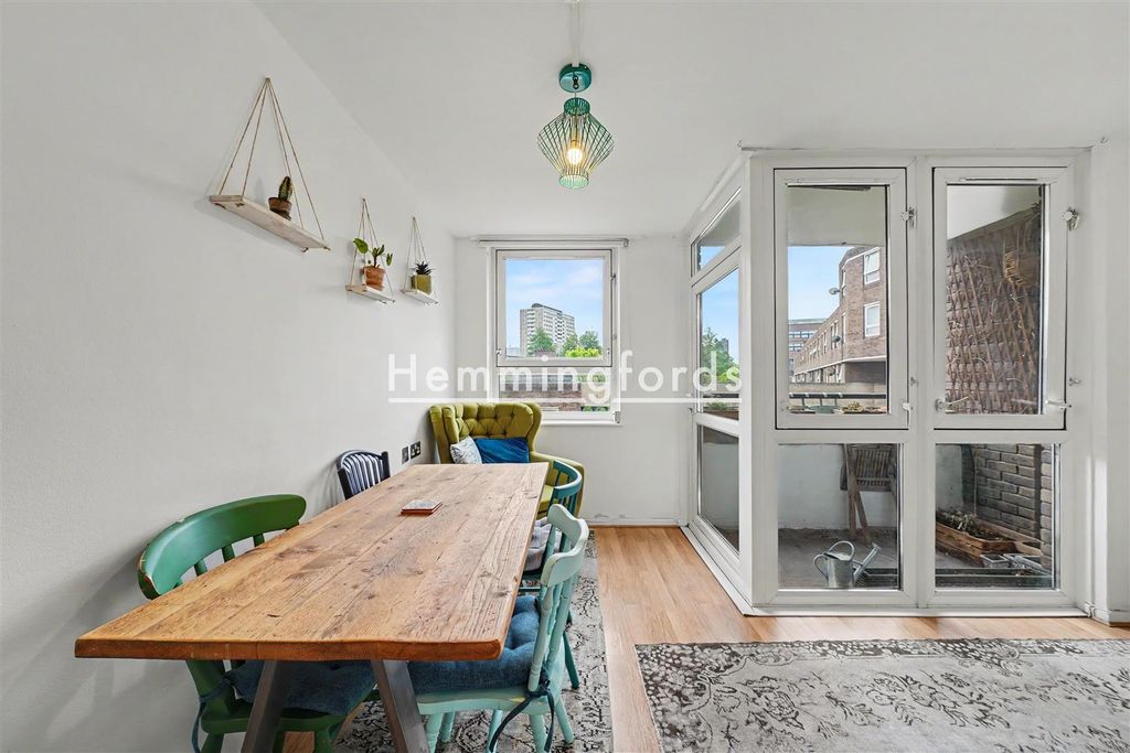 Property photo 3 of 14 Moorgreen House Ec1V-8.Jpg