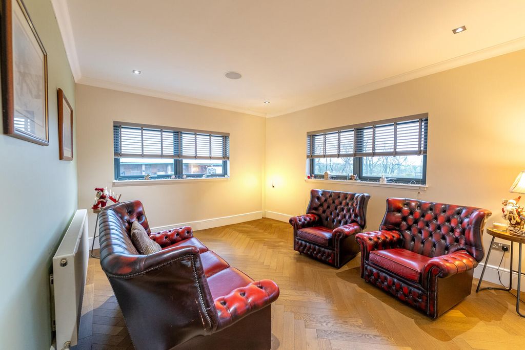 Property photo 2 of 43 Living Room