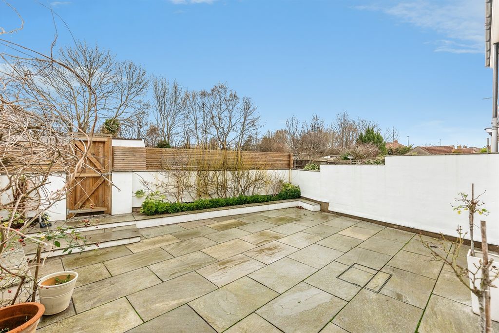 Property photo 3 of 21