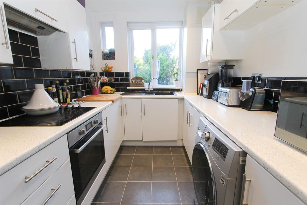 Property photo 2 of 10 92224089-14Df-4063-9Ece-935c4d5Ddb29.Jpg