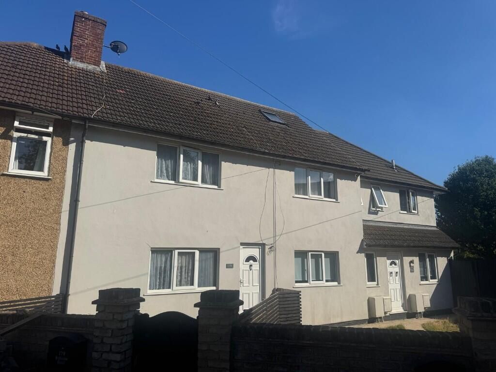 Property photo 1 of 7 Ms Estates Are Pleased To Present This Three Bedroom Terraced House Located In Dagenham Available To Rent